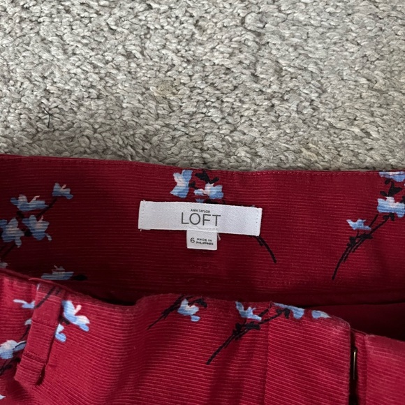 Loft Floral Shorts- Size 6 - Picture 3 of 3